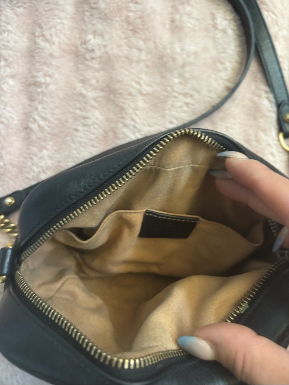Gucci Black Chevron GG Marmont Crossbody with Gold Hardware - Picture 2 of 3